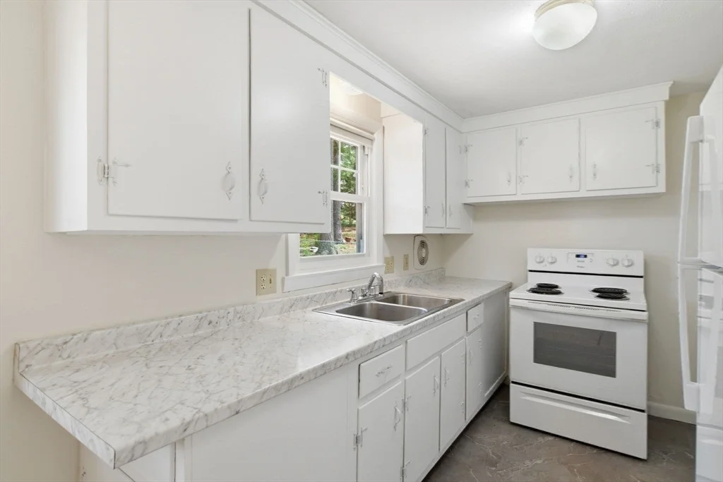 Photo of 33 Overhill Dr