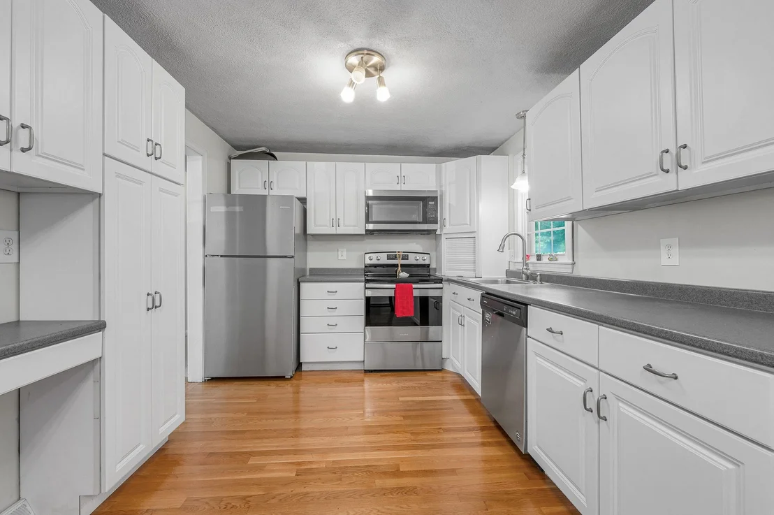 Photo of 7 Hickory Dr