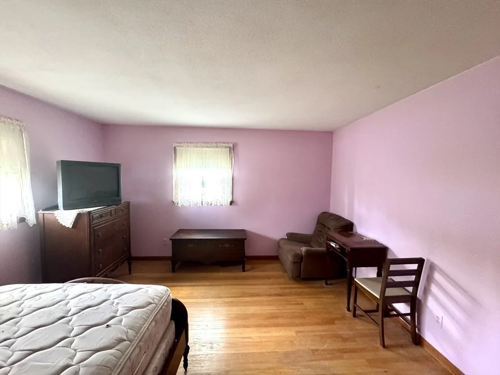 Photo of 43 Mount Tom Ave