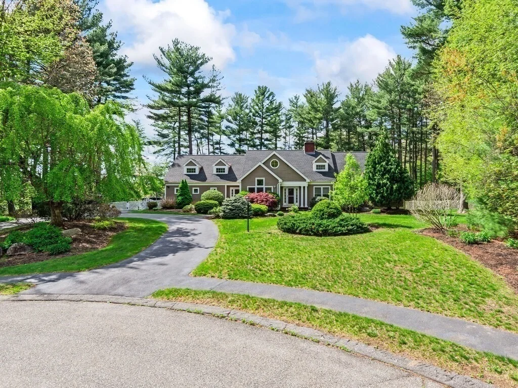 Photo of 33 Smallwood Cir