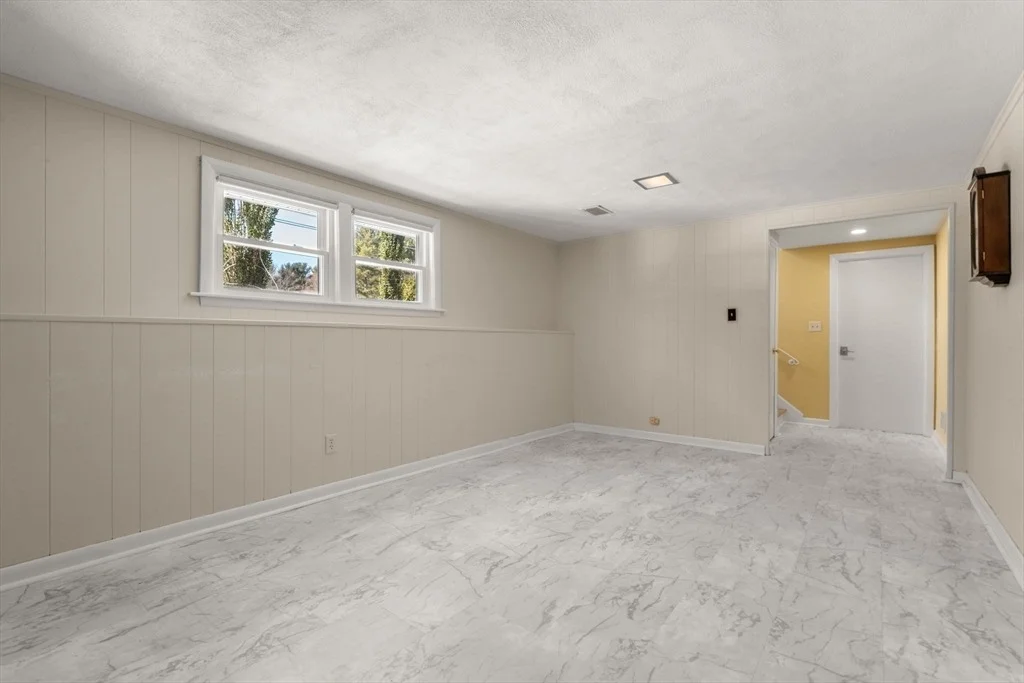 Photo of 19 Rolling Ln