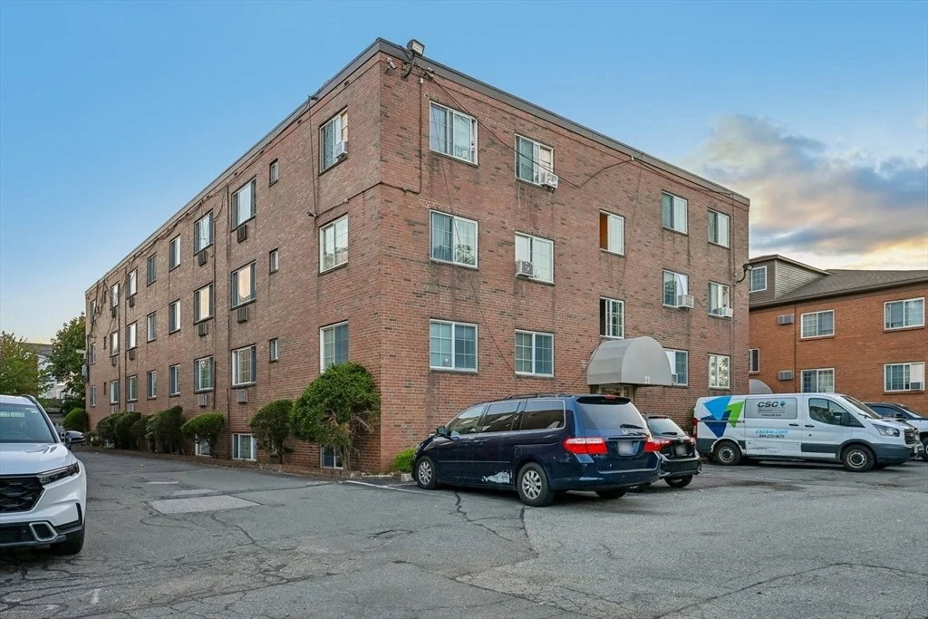 Photo of Unit 23 at 21 Staples Ave