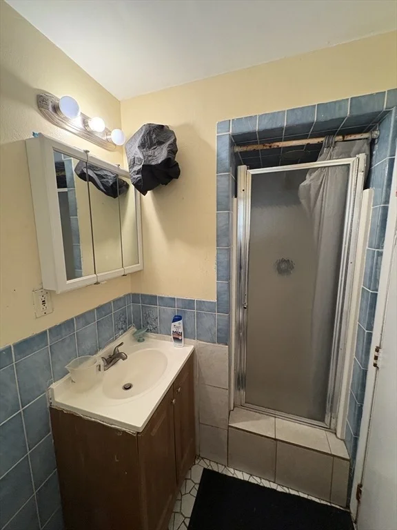 Photo of 9 Fernandez Cir