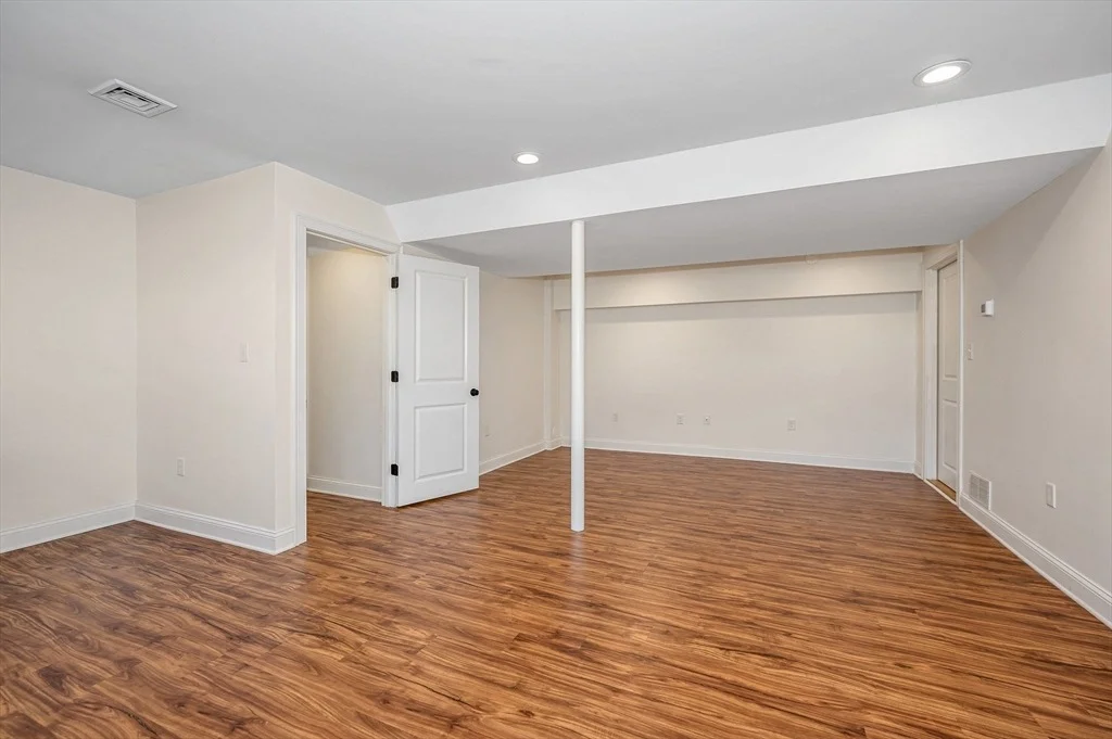 Photo of 24 Eaton Dr