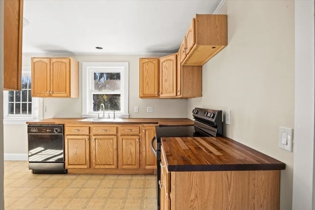 Photo of 365 Phinneys Ln