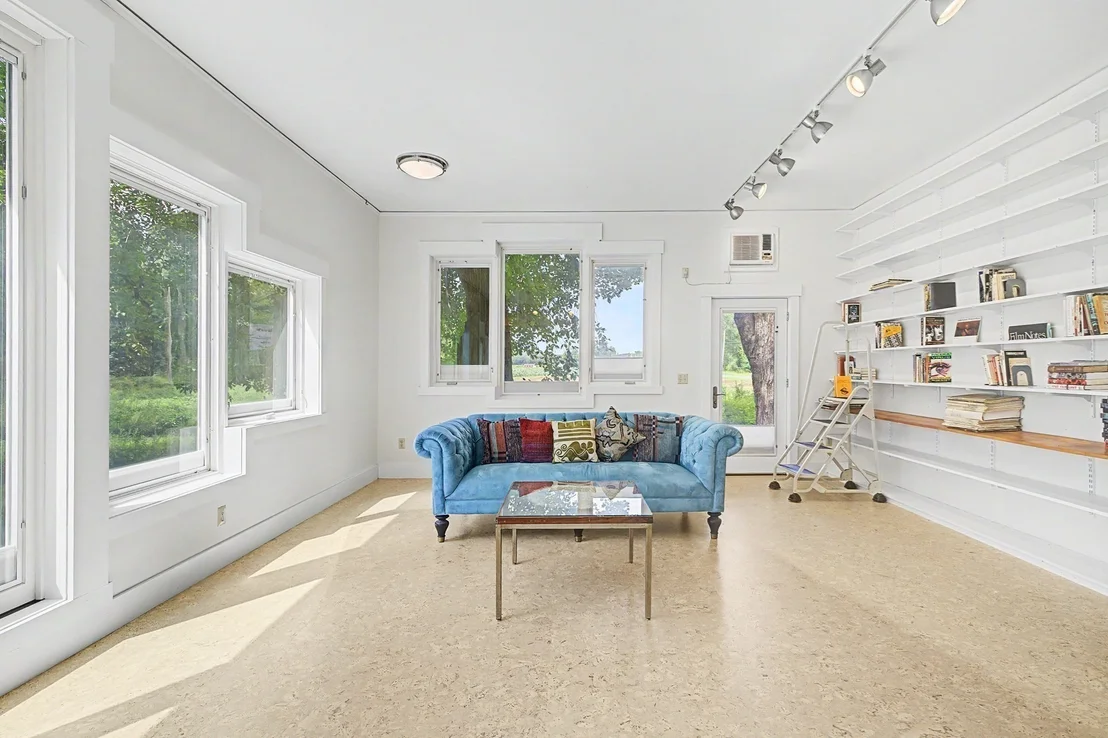 Photo of 293 Meadow Rd