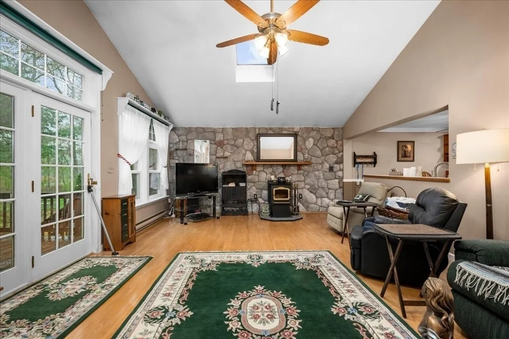 Photo of 11 Riverside Dr