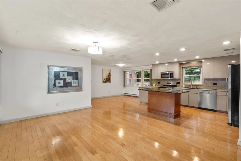 Photo of 6 Paulette Dr