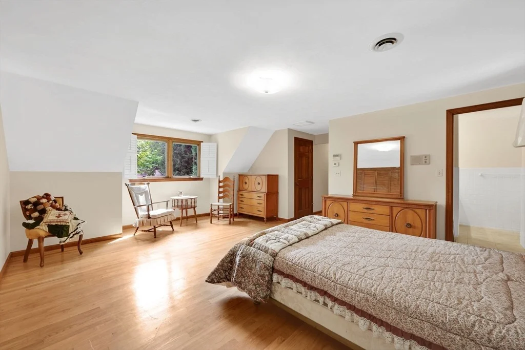 Photo of 8 Fox Hill Dr