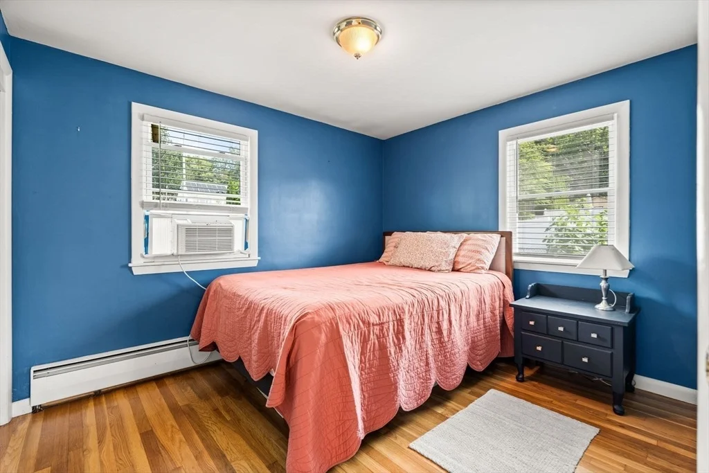 Photo of 905 Riverside Dr