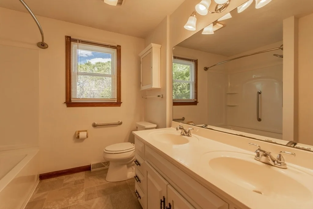 Photo of 629 River Road