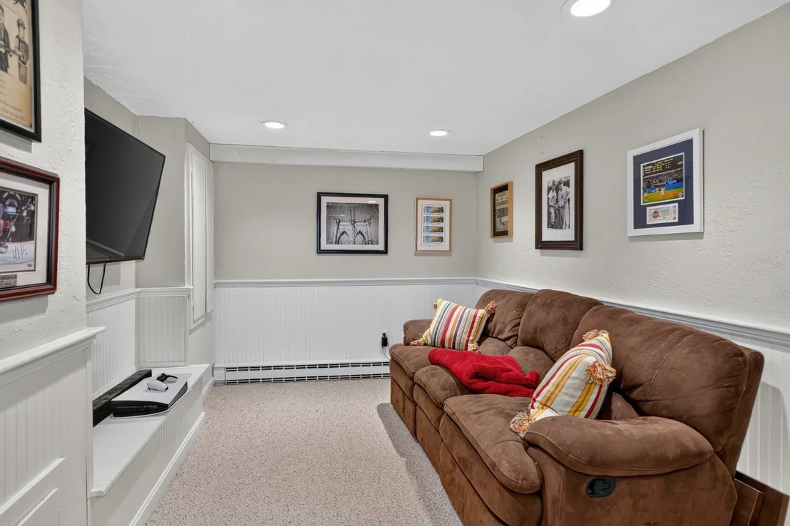 Photo of 18 Coolidge Cir