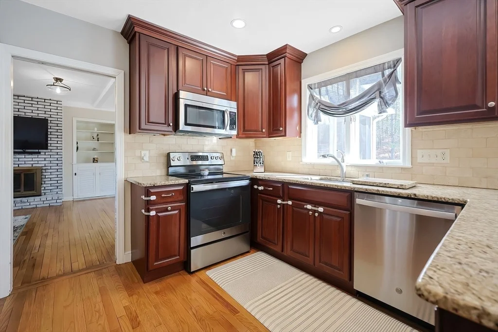 Photo of 8 Chickering Ln