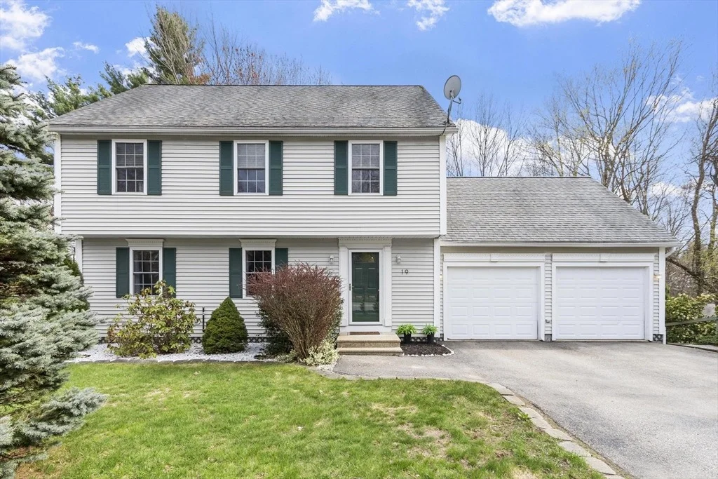 Photo of 19 Fieldstone Dr