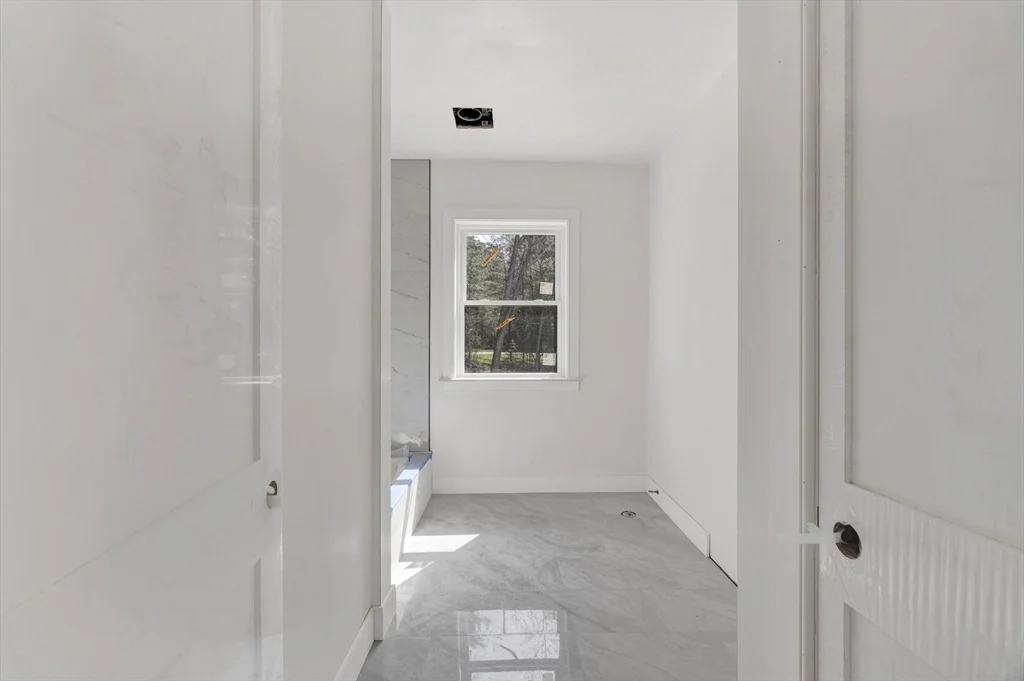 Photo of 18 Macdonald Dr