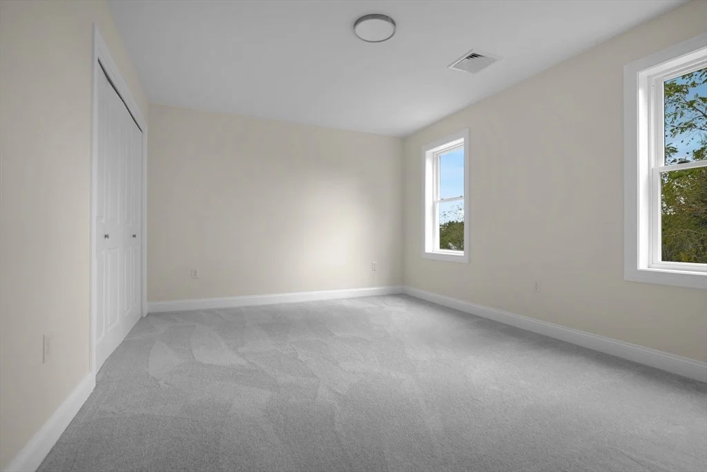 Photo of 661 Main St