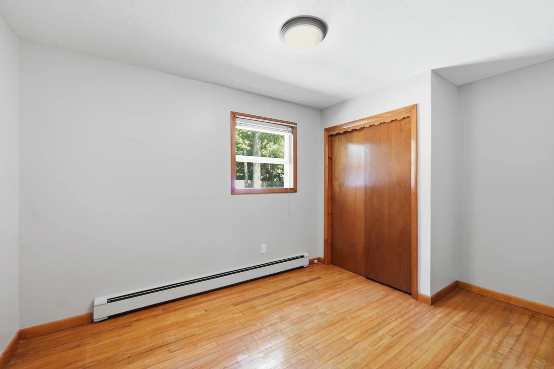 Photo of 42 Lakeview Dr