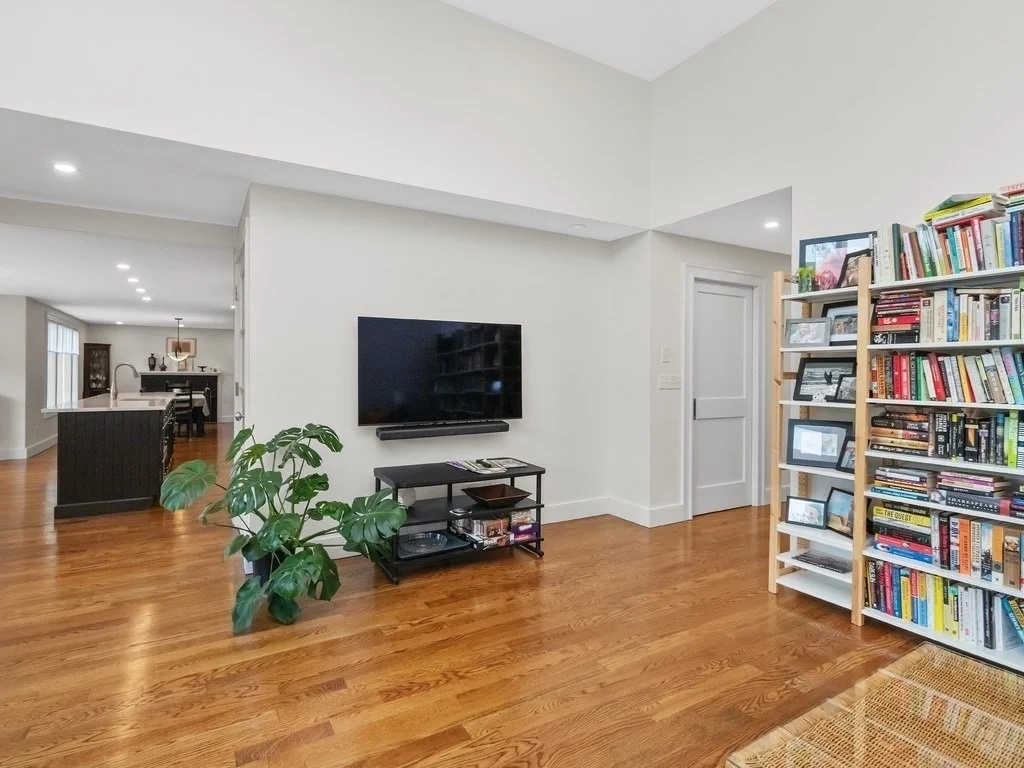 Photo of 694 Trapelo Road