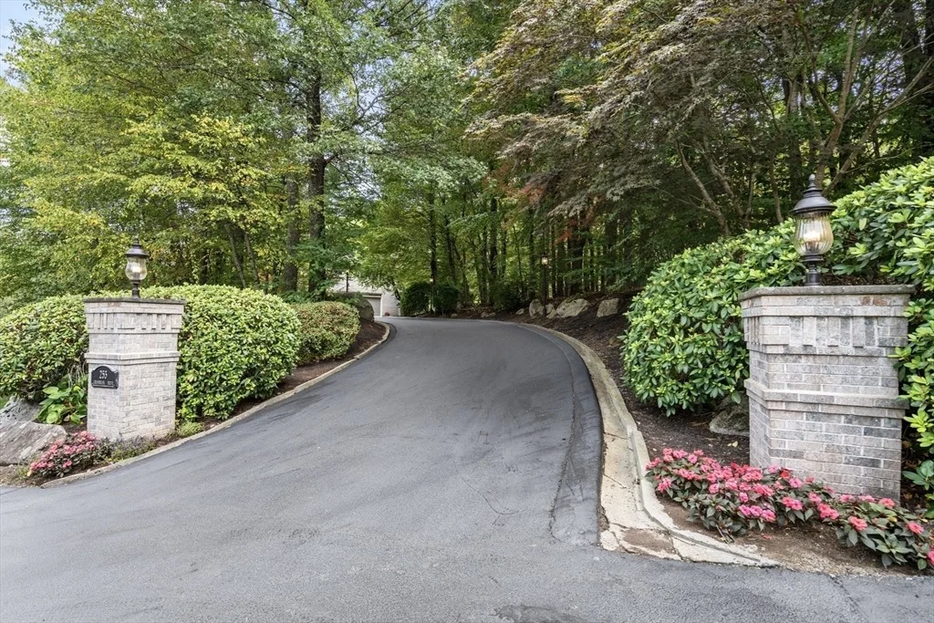 Photo of 253 Cranbrook Dr