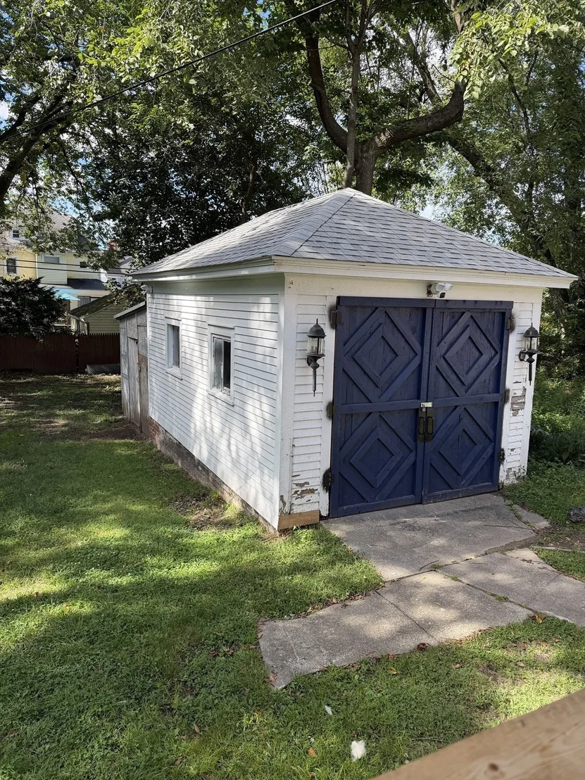 Photo of 186 Buckingham St.