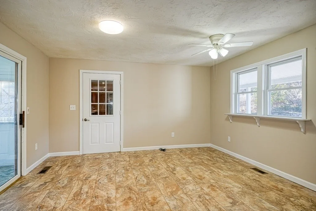 Photo of 8 Crestview Dr