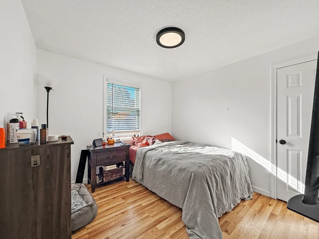 Photo of 23 Iona Ave