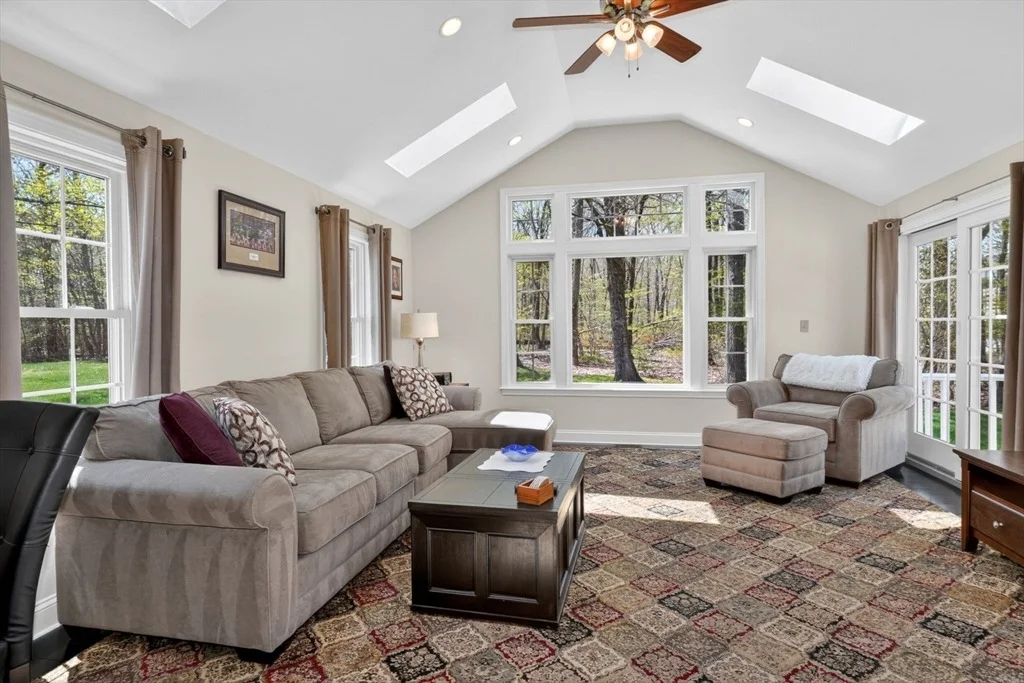 Photo of 10 Cooper Dr