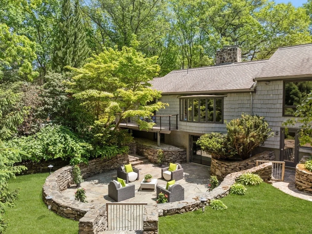 Photo of 169 Hickory Rd