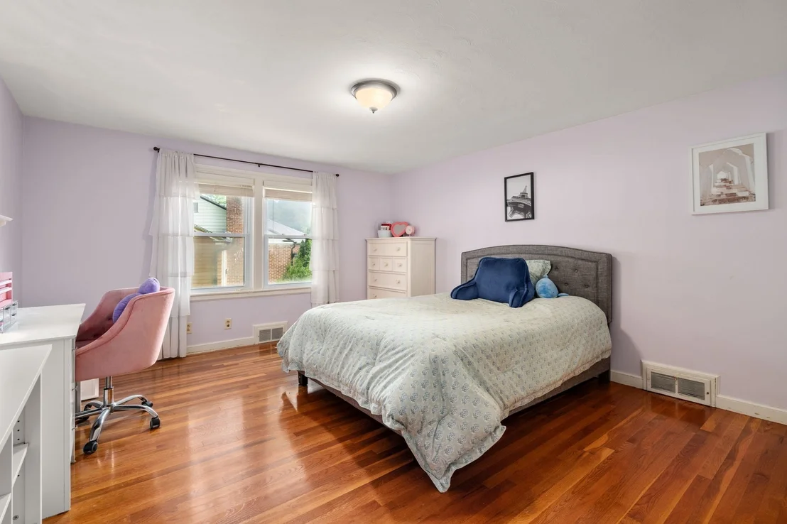 Photo of 15 Claridge Dr