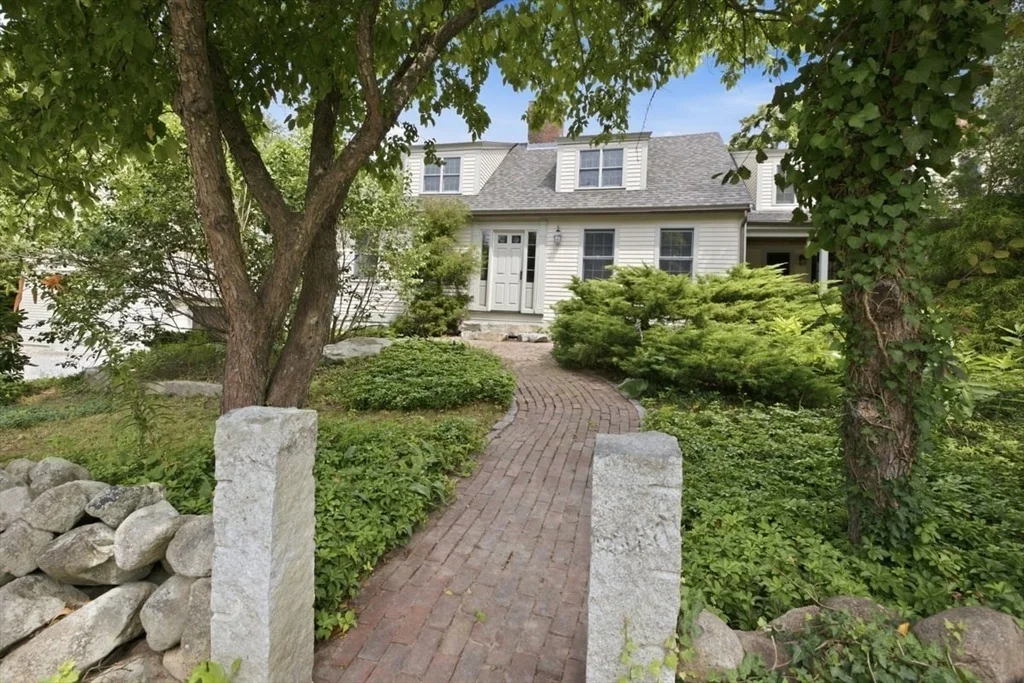 Photo of 338 Clapp Road