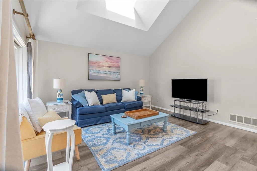 Photo of Unit F at 39 Mashie Cir