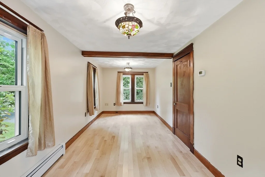 Photo of 587 Main St
