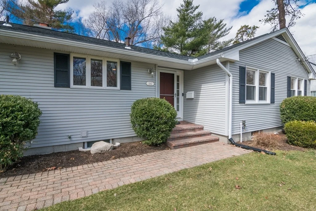 Photo of 242 Kenmore Dr