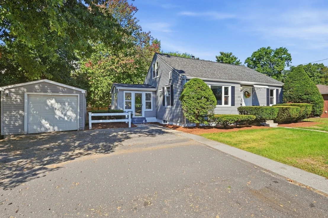 Photo of 1078 Granby Rd