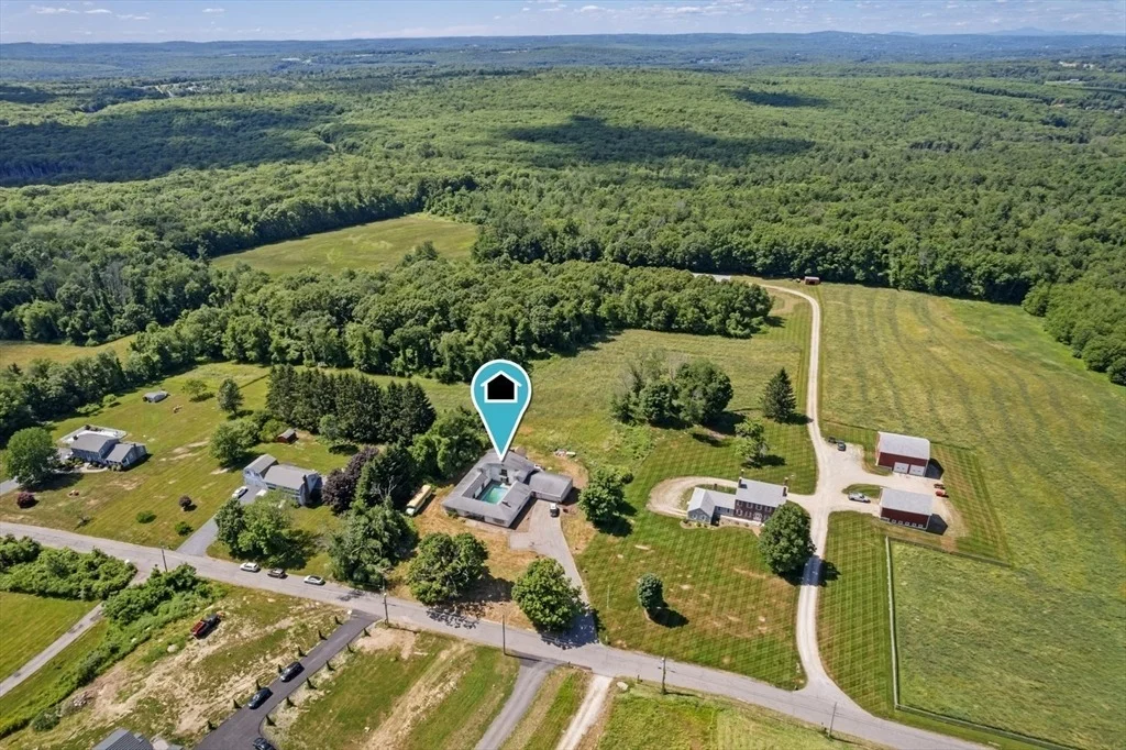Photo of 186 Eight Lots Road
