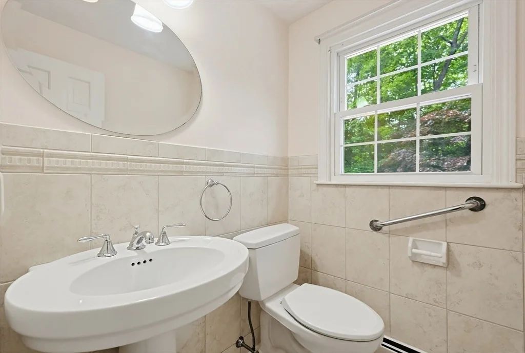 Photo of 7 Cahill Park Dr