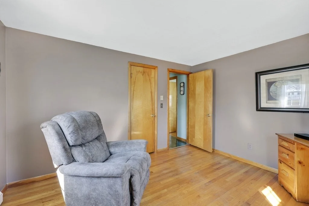 Photo of 380 Old Field Rd