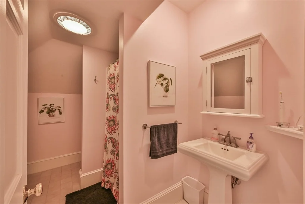Photo of 261 Thompson Road