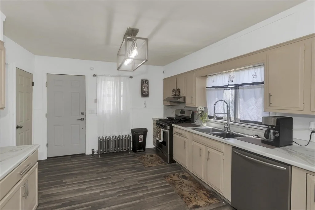 Photo of 15 Merida St