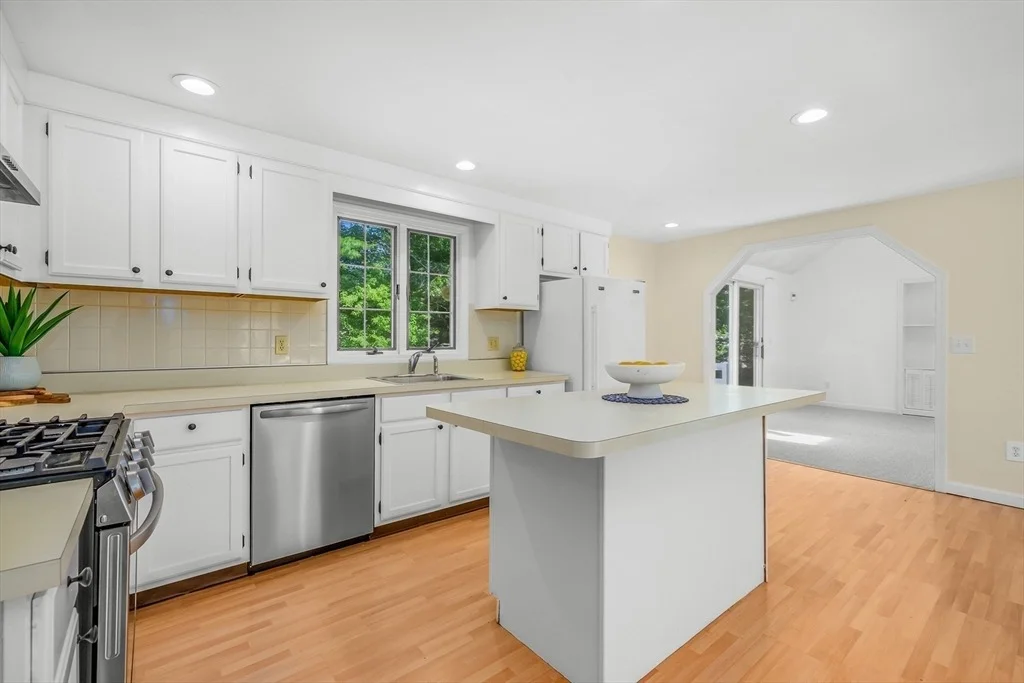 Photo of 295 Westwind Cir