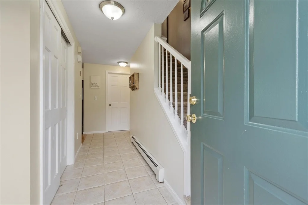 Photo of 19 Fieldstone Dr