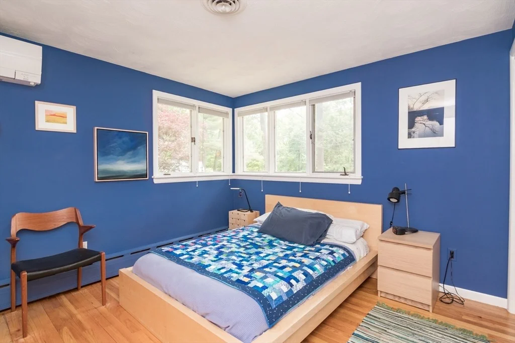 Photo of 669 Westhampton Rd