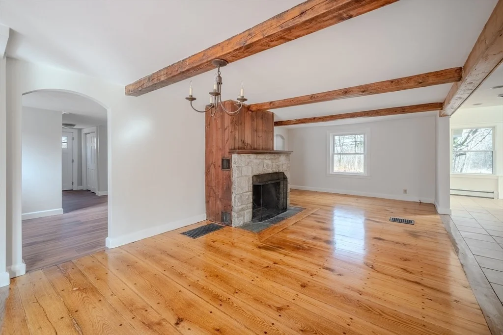 Photo of 563 Piper Rd