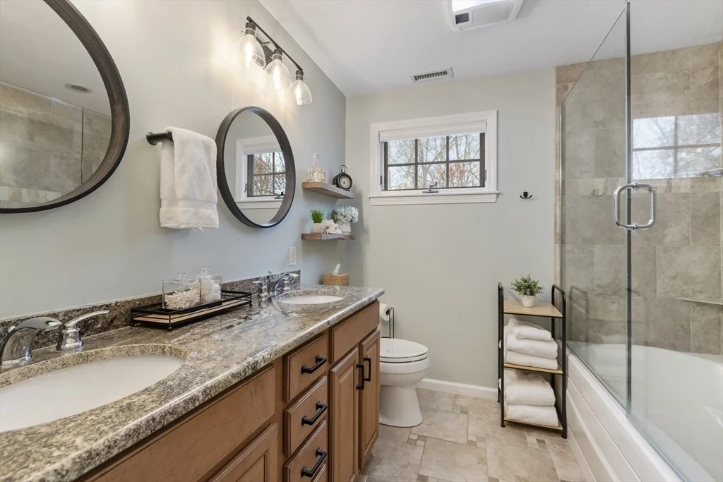 Photo of 11 Southwoods Cir