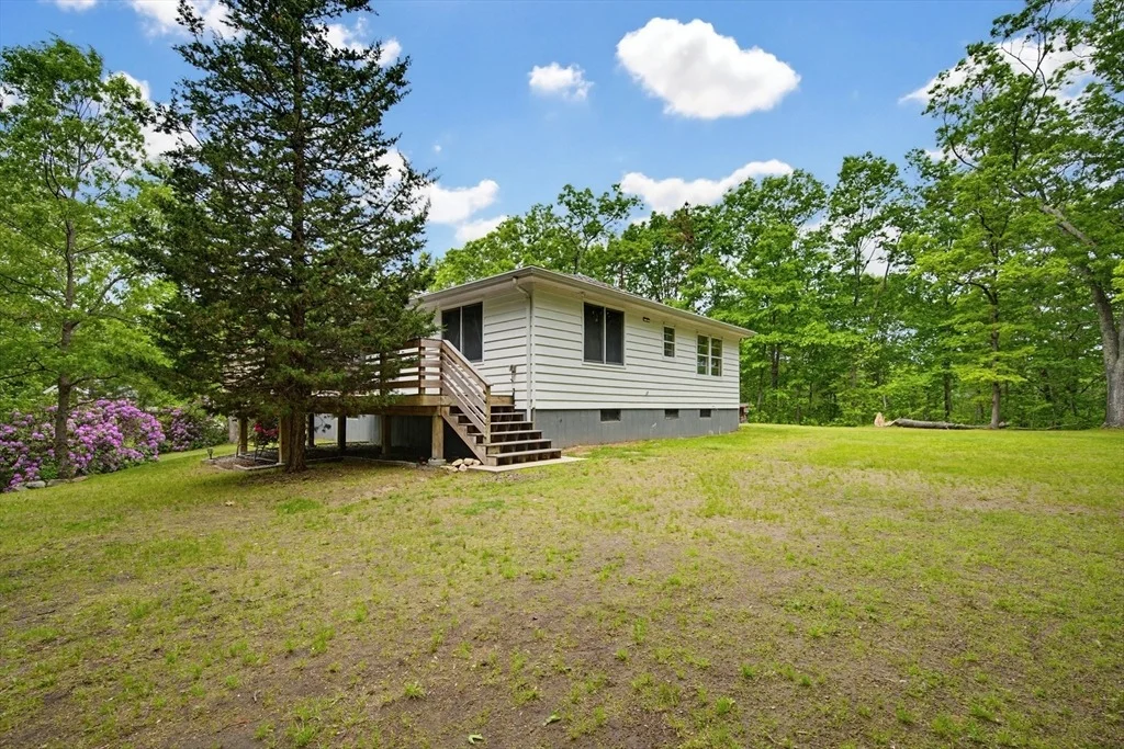 Photo of 101 Edgewater Dr