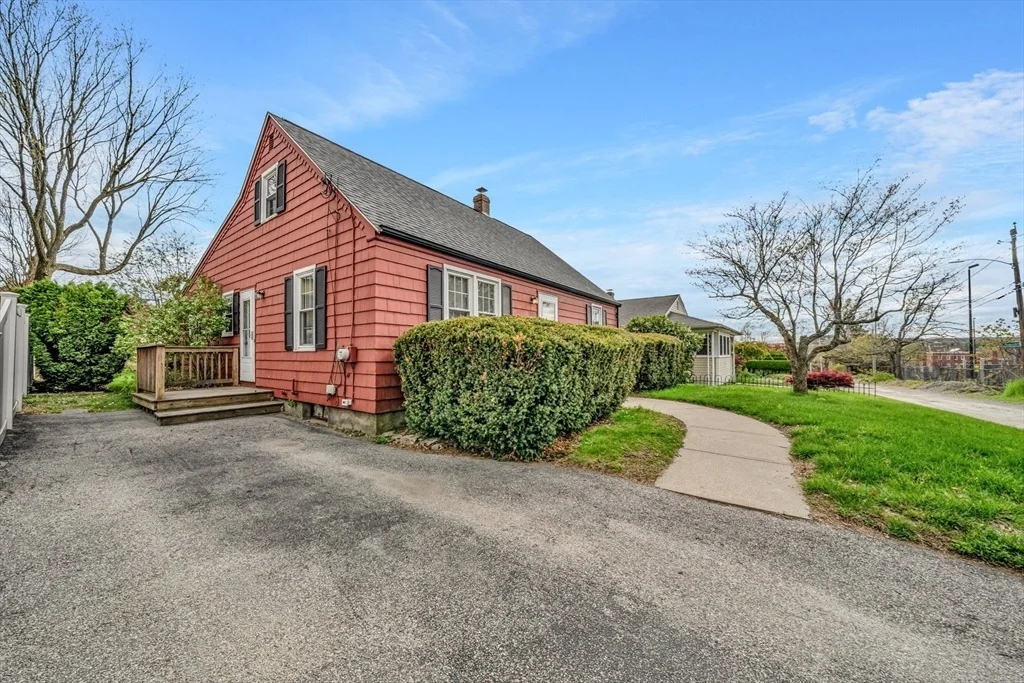 Photo of 100 Assumption Avenue