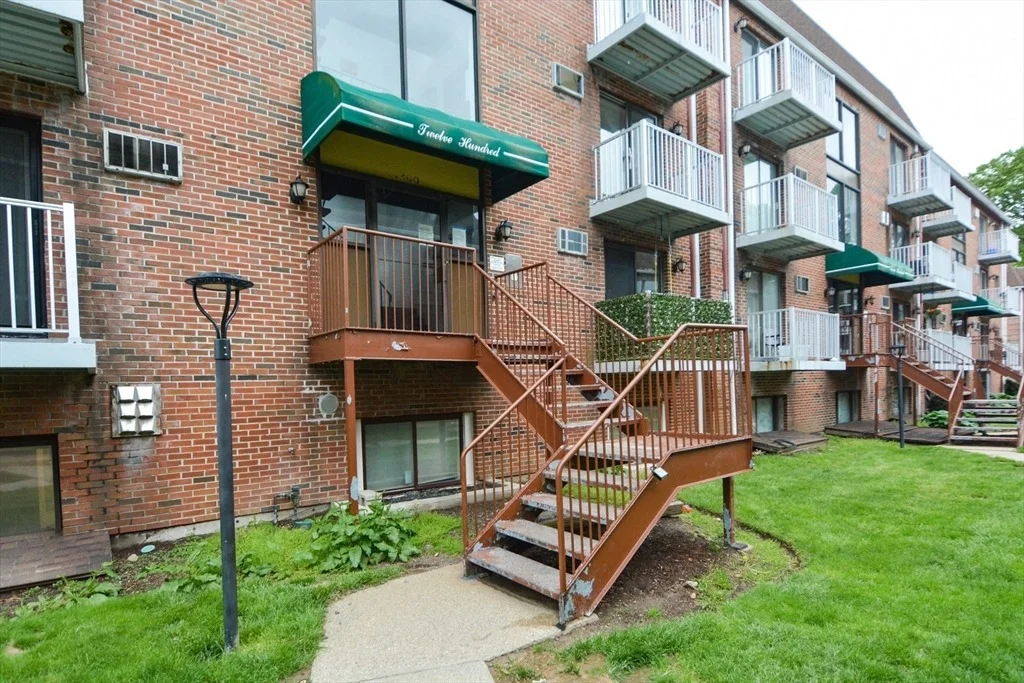 Photo of Unit 1221 at 1186 Worcester Road
