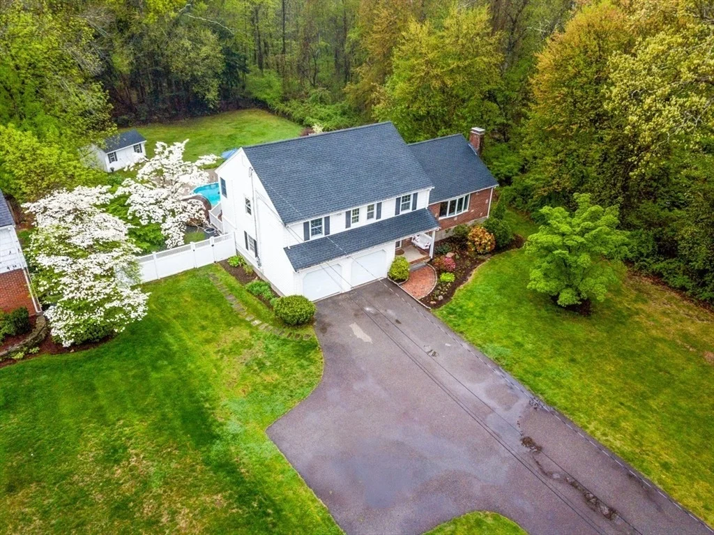 Photo of 732 Salem End Rd