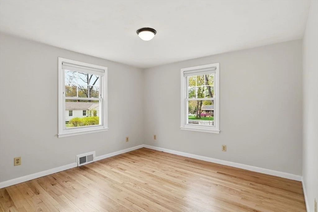 Photo of 33 Overhill Dr