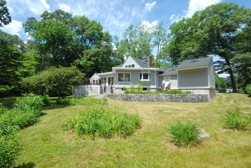 Photo of 297 Laws Brook Rd